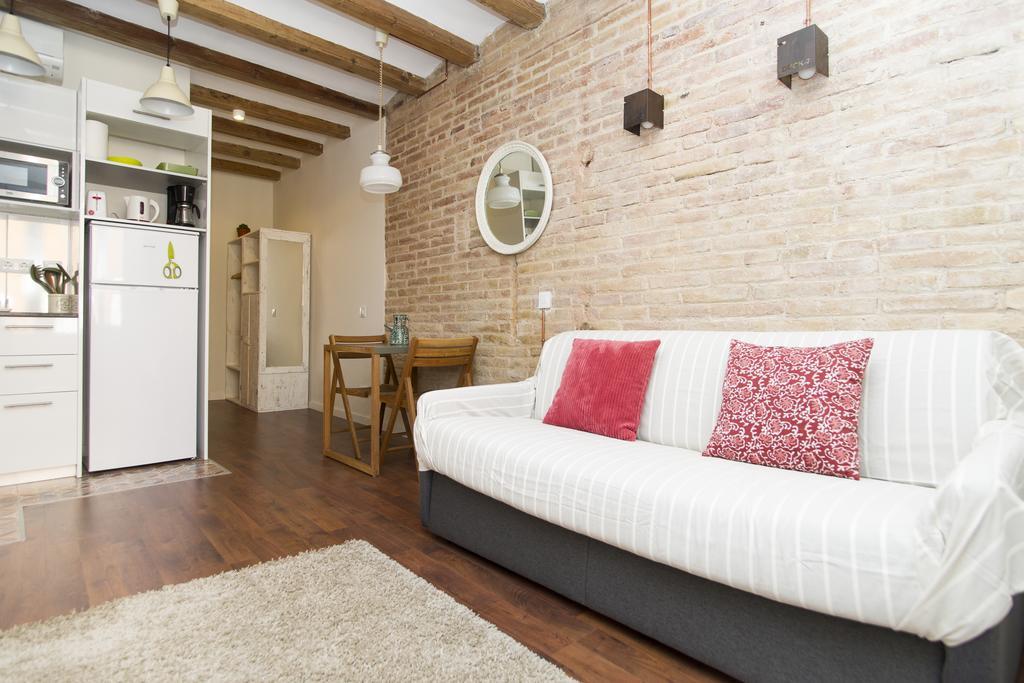 Apartments Barcelona Sagrada Room photo